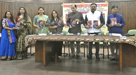 એમ.જે. લાયબ્રેરીમાં ડૉ. નટવર ગોહેલ અને અવિનાશ પરીખના પુસ્તકોનું વિમોચન