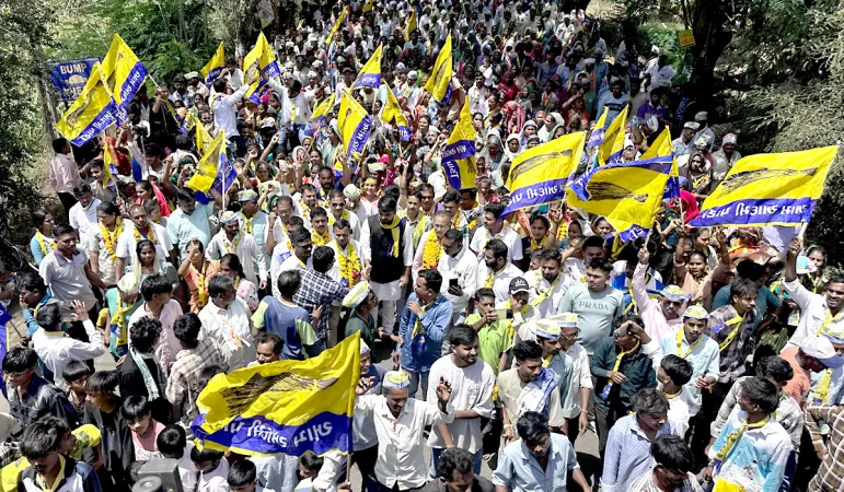 ચીકદામાં ચૈતર વસાવાનો ભવ્ય રોડ શો: AAPનું પ્રચંડ શક્તિ પ્રદર્શન