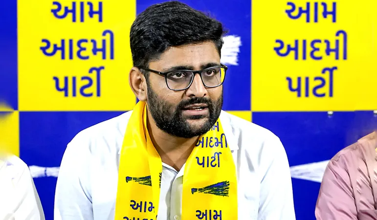 ગોપાલ ઇટાલીયા એ સુરતમાં ભવ્ય રોડ-શો યોજ્યો