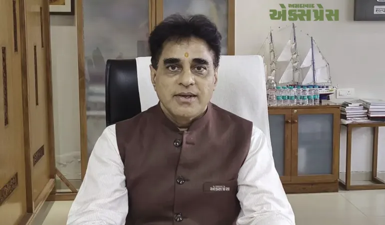 આરોગ્ય રાજ્યમંત્રી પ્રફુલ પાનસેરીયાએ ઇંધણ બચત અને સાદગી માટે પોતાની પાયલોટિંગ કારની સુરક્ષા સ્વેચ્છાએ છોડી.