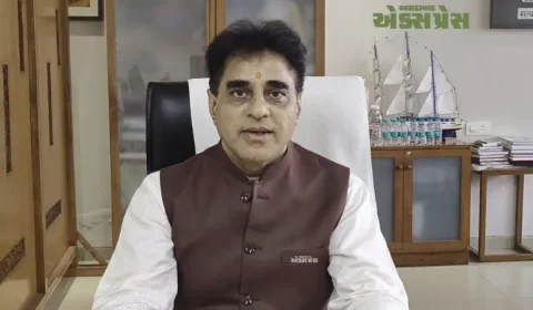 આરોગ્ય રાજ્યમંત્રી પ્રફુલ પાનસેરીયાએ ઇંધણ બચત અને સાદગી માટે પોતાની પાયલોટિંગ કારની સુરક્ષા સ્વેચ્છાએ છોડી.