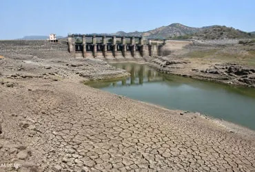 ગુજરાતમાં જળસંકટ ઘેરું બનવાની ભીતિ: ડેમમાં 25%થી ઓછું જળસ્તર, અમદાવાદ એક્સપ્રેસનો અહેવાલ