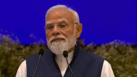 વડાપ્રધાન મોદીએ 'હિંદુ વૃદ્ધિ દર'ના કટાક્ષ સાથે કોંગ્રેસ પર સાધ્યો નિશાન