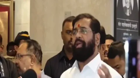 એકનાથ શિંદેનો દાવો: 'ઇન્ડિયા' ગઠબંધન સમાપ્ત, ઠાકરેના 7 સાંસદો પક્ષપલટો કરવાના આરે!
