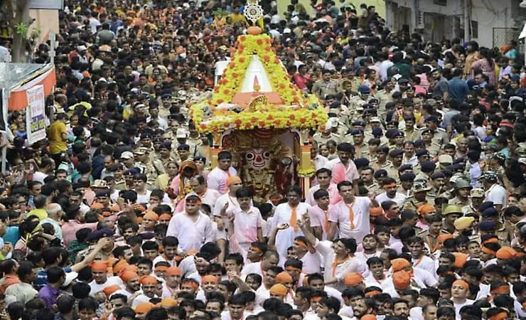 અમદાવાદમાં જગન્નાથ મંદિર જમાલપુર પાસે રથયાત્રા રૂટના સૌંદર્યીકરણ અને આધુનિક ફૂટપાથ નિર્માણનું ચાલી રહેલું કામ
