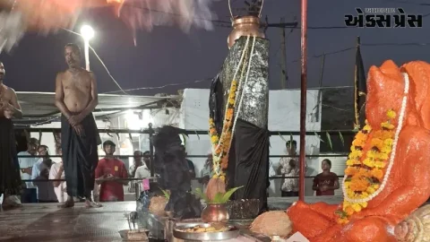 ભક્તિમય બન્યું નખત્રાણા: શનિદેવ મંદિરે ૧૩મો પાટોત્સવ ધામધૂમથી ઉજવાયો