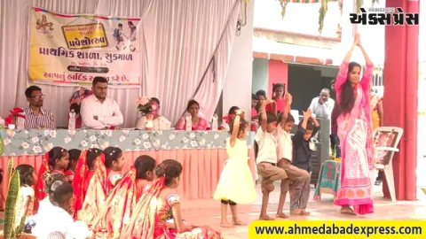 રાજકોટની આંગણવાડીના ભૂલકાંઓનો કમાલ: પ્રવેશોત્સવમાં યોગ અને સૂર્યનમસ્કાર કરી સૌને મંત્રમુગ્ધ કર્યા