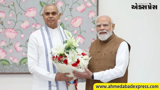 રાજ્યપાલ આચાર્ય દેવવ્રતજીની પ્રધાનમંત્રી મોદી સાથે મુલાકાત: ગુજરાતના વિકાસલક્ષી કાર્યોની કરી સમીક્ષા