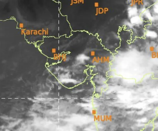 ગુજરાતમાં ભારે વરસાદની આગાહી: દ્વારા રેડ, ઓરેન્જ અને યલો એલર્ટ જાહેર