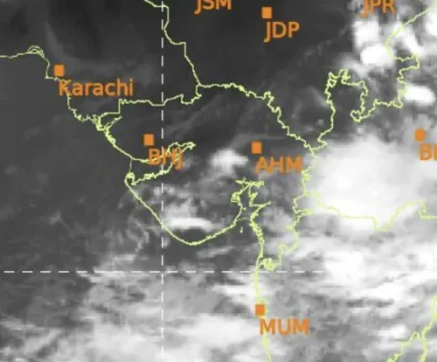 ગુજરાતમાં ભારે વરસાદની આગાહી: દ્વારા રેડ, ઓરેન્જ અને યલો એલર્ટ જાહેર