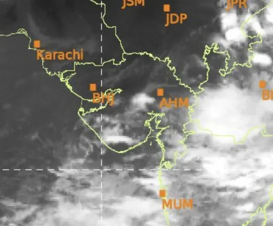 ગુજરાતમાં ભારે વરસાદની આગાહી: દ્વારા રેડ, ઓરેન્જ અને યલો એલર્ટ જાહેર
