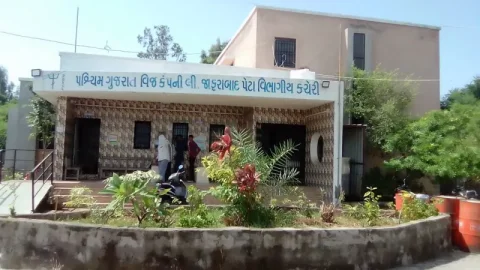 જાફરાબાદમાં PGVCLની પોલ ખુલી: સામાન્ય વરસાદમાં કલાકો સુધી લાઈટ ગુલ - Ahmedabad Express
