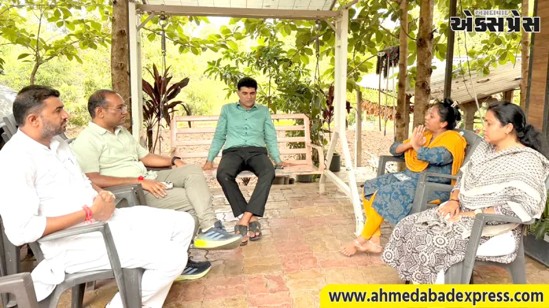 ડેડિયાપાડામાં 1 લાખ આદિવાસીઓ ભાજપને લલકારશે: ચૈતર વસાવાના પરિવારની મુલાકાત બાદ ઈસુદાન ગઢવીની ચીમકી