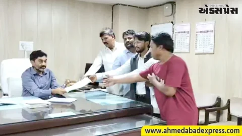 ધારાસભ્ય ચૈતર વસાવાની સજા માફી મુદ્દે આદિવાસી સમાજના આગેવાનોએ કલેકટરના માધ્યમથી રાષ્ટ્રપતિને પત્ર મોકલ્યો
