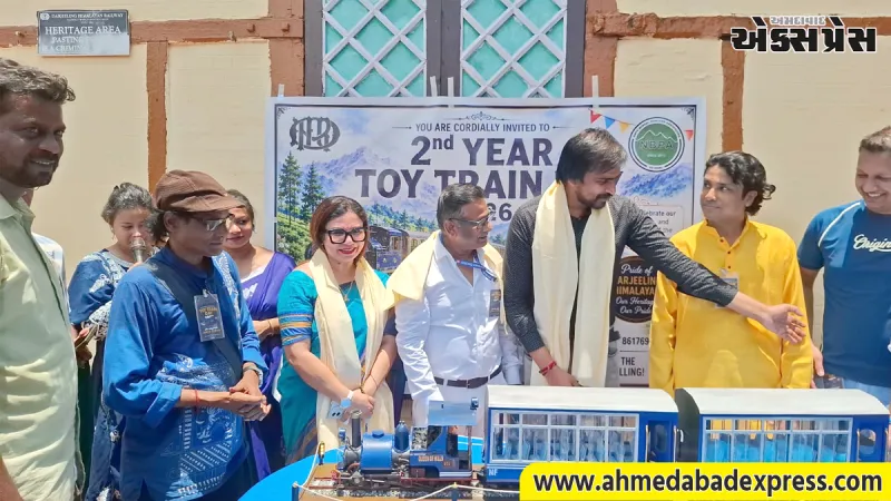 દાર્જિલિંગ હિમાલયન રેલ્વેનો દબદબો: 'ટોય ટ્રેન ડે' ની ભવ્ય ઉજવણી સાથે આવકમાં પણ તોડ્યો રેકોર્ડ
