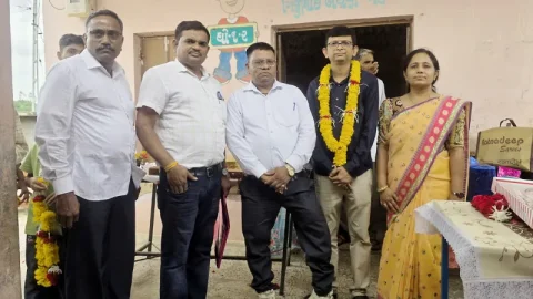 શિક્ષક રોનકભાઈ પટેલનો વિદાય સમારંભ: પ્રતાપપુરા શાળામાં ૨૧ વર્ષની સેવા બદલ સન્માન