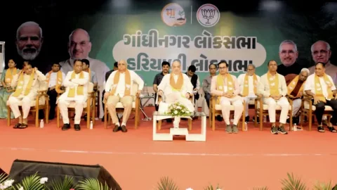 ગાંધીનગર 'હરિયાળી લોકસભા' અભિયાન: અમિત શાહ અને મુખ્યમંત્રીની ઉપસ્થિતિમાં વૃક્ષારોપણની સમીક્ષા બેઠક - Ahmedabad Express