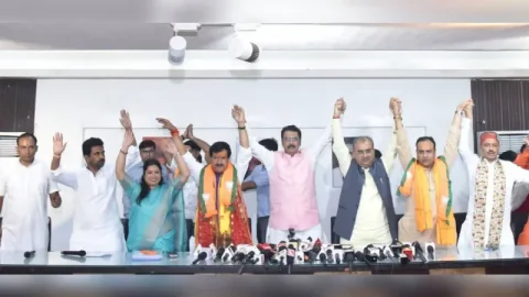 લાલુના વફાદાર મૃત્યુંજય તિવારી ભાજપમાં જોડાયા: RJDને મોટો ઝટકો - અમદાવાદ એક્સપ્રેસ