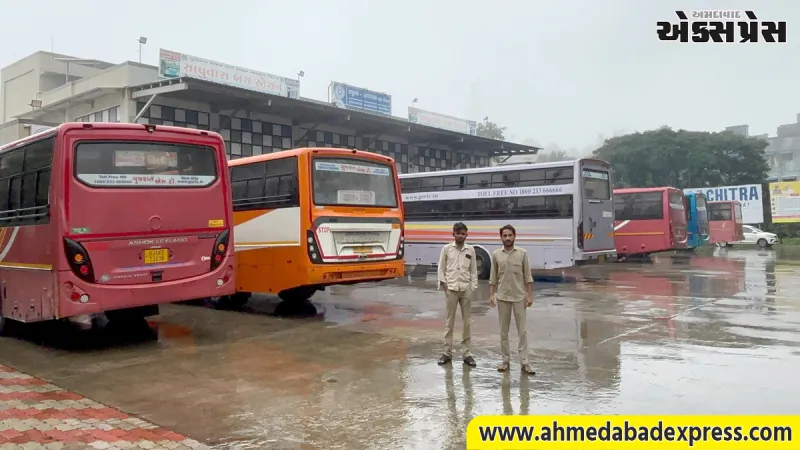 મહારાષ્ટ્રનાં ઘાઘબારીમાં ભારે વરસાદથી સાપુતારા–નાસિક માર્ગ બીજા દિવસે બંધ:- એસ.ટી. બસ સેવા ઠપ્પ