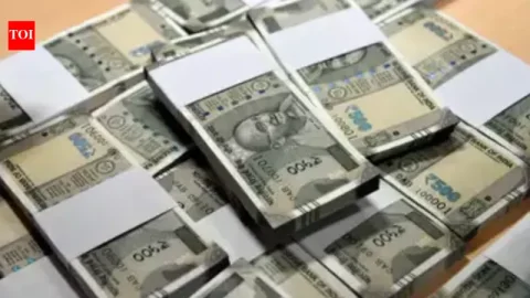 અમદાવાદ ટ્રાફિક પોલીસનો લાંચ લેતા ઝડપાયો: ACB એ 10,000 રૂપિયાની લાંચ લેતા રંગે હાથ પકડ્યો