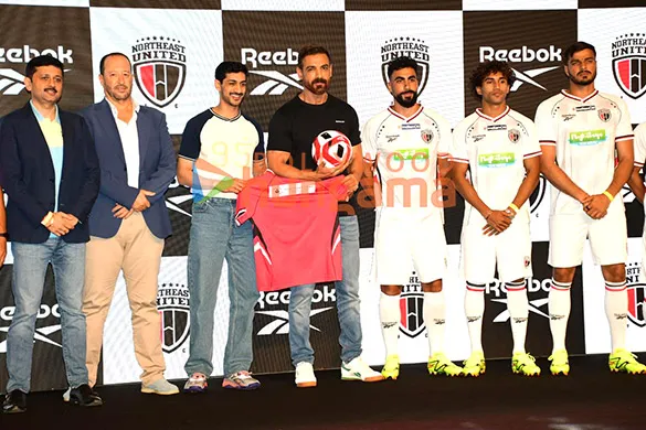 જોન અબ્રાહમ રીબોક X નોર્થઈસ્ટ યુનાઈટેડ FC જર્સી લોન્ચમાં છવાયો: એક વિગતવાર વિશ્લેષણ - અમદાવાદ એક્સપ્રેસ