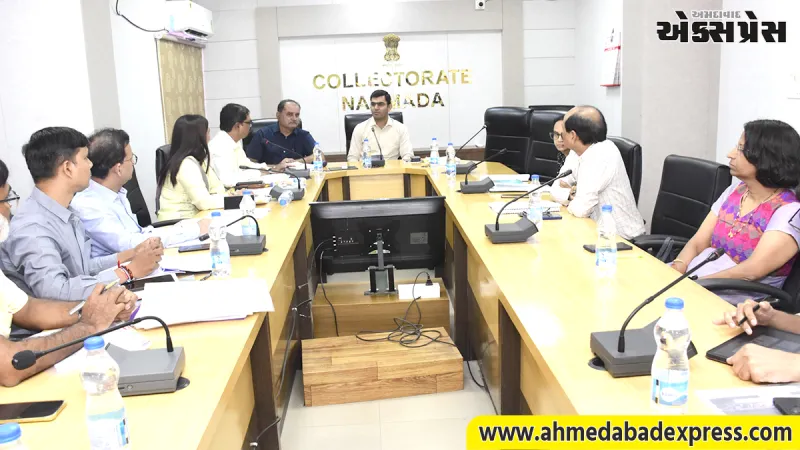 જિલ્લા કલેક્ટર શ્રી ગંગા સિંઘની અધ્યક્ષતામાં ડિસ્ટ્રિક્ટ હેલ્થ સોસાયટી નર્મદાની ગવર્નિંગ બોડીની બેઠક યોજાઈ