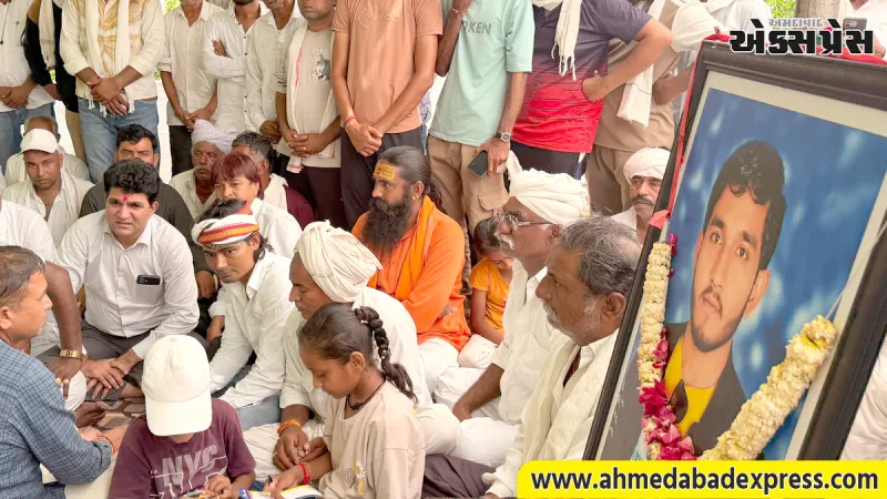 ’આપ’ નેતા ઇસુદાન ગઢવીએ 'ગુજ્જુ લવ ગુરુ' ને શ્રદ્ધાંજલિ આપી અને પરિવારને સાંત્વના પાઠવી