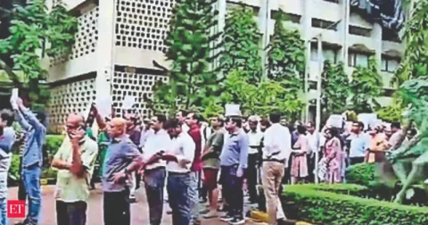 IIT વિદ્યાર્થી આત્મહત્યા, જાતિવાદ અને સ્પર્ધા: સુપ્રીમ કોર્ટની ટાસ્ક ફોર્સનો સનસનાટીપૂર્ણ અહેવાલ