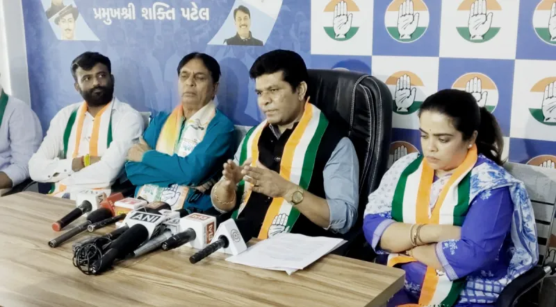 ગાંધીનગરમાં કોંગ્રેસની કારોબારી બેઠક યોજાઇ: 'વોટ બચાવો, લોકશાહી બચાવો' અભિયાન હેઠળ ચૂંટણી પંચ અને ભાજપ સામે ઉઠાવ્યા ગંભીર સવાલો