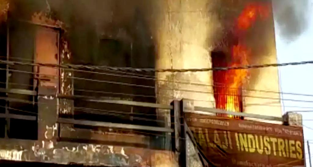 ઉત્તર પ્રદેશના સહારનપુરમાં લાકડાના વેરહાઉસ મિલમાં ભીષણ આગ લાગી