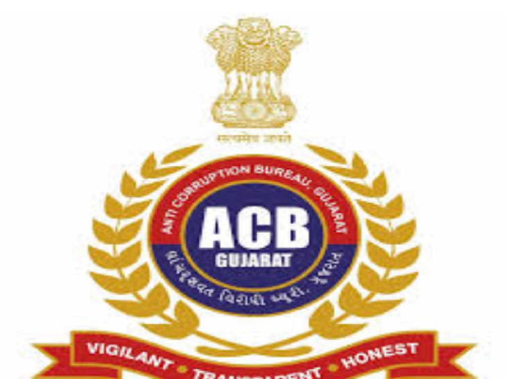 નિવૃત્ત IAS અધિકારી લાંગા અને પુત્ર સામે ACB ફરિયાદ દાખલ