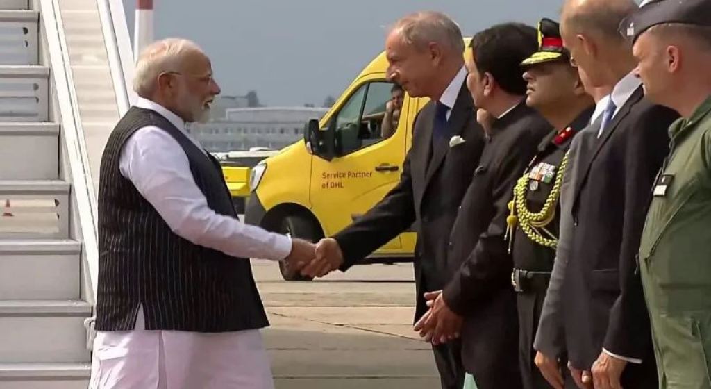 PM Modi Poland Visit:  વોર્સો પહોંચ્યા બાદ પીએમ મોદીનું ઉષ્માભર્યું સ્વાગત 