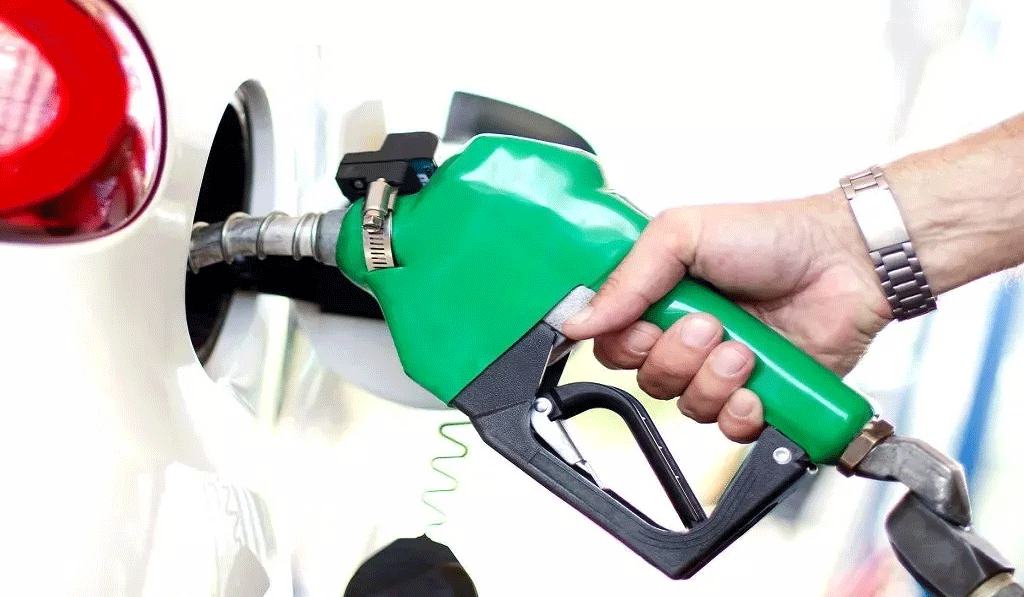 Petrol Diesel Price: પેટ્રોલ અને ડીઝલના ભાવમાં મોટો ઘટાડો, જાણો તમારા શહેરોમાં શું છે ઈંધણના ભાવ.