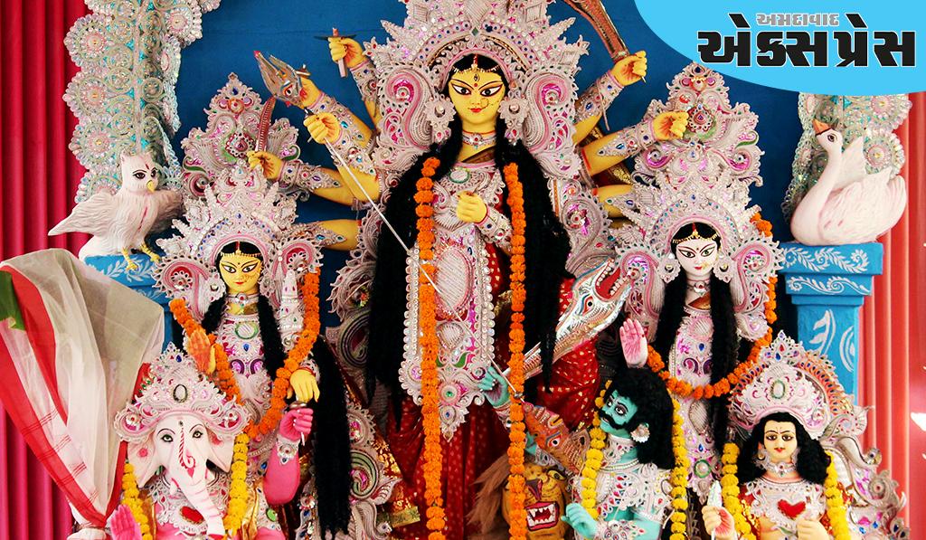 Durga Puja: દિલ્હીની આ દુર્ગા પૂજા ખૂબ જ ખાસ છે, લાખોની સંખ્યામાં લોકો આવે છે