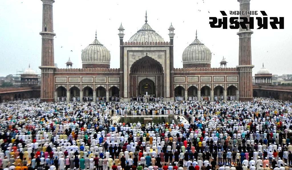 Eid-ul-Adha 2023 Mubarak: આજે દેશભરમાં બકરીઈદની ઉજવણી કરવામાં આવી રહી છે, જામા મસ્જિદની બહાર નમાજ અદા કરવામાં આવી