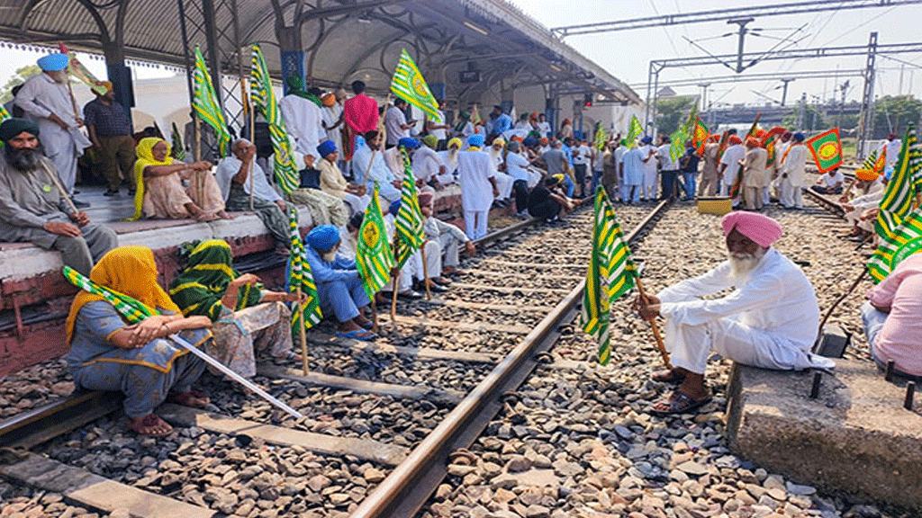 Punjab : ફિરોઝપુર ડિવિઝનમાં ખેડૂતોના 'રેલ રોકો' વિરોધના કારણે 17 ટ્રેનો મોડી પડી