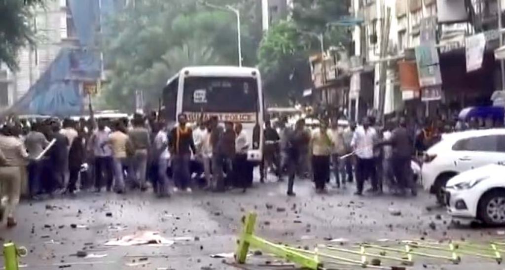 રાહુલ ગાંધીની હિંદુ વિરોધી ટિપ્પણી, ગુજરાત પોલીસ એક્ટના વિરોધમાં અમદાવાદમાં બજરંગ દળ દ્વારા વિરોધ પ્રદર્શન