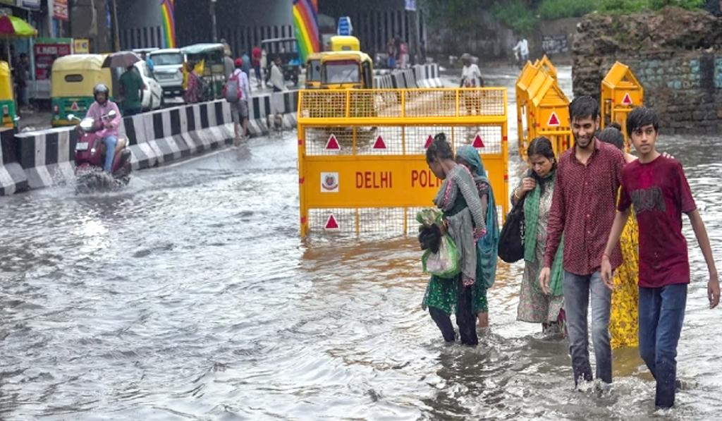 યમુનાનું જળસ્તર જોખમી ચિહ્નનો ભંગ કરતું હોવાથી દિલ્હી ટ્રાફિક પોલીસ એડવાઈઝરી જારી કરી 