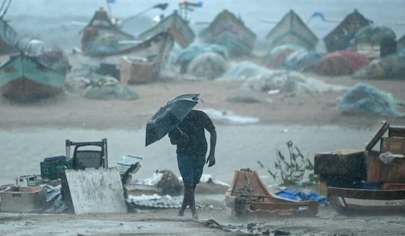 Fengal Cyclone:  વાવાઝોડુ ફેંગલ તમિલનાડુ-પુડુચેરીના દરિયાકાંઠે ત્રાટકશે, ફ્લાઇટ્સ અને ટ્રેનોને વિક્ષેપિત કરશે